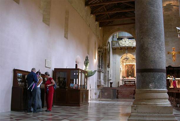 Interno del Duomo di Todi
